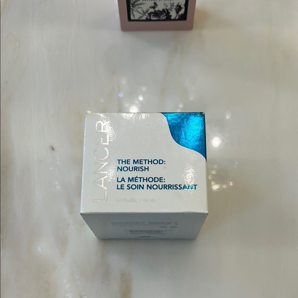 Nourish Moisturizer - White and Blue